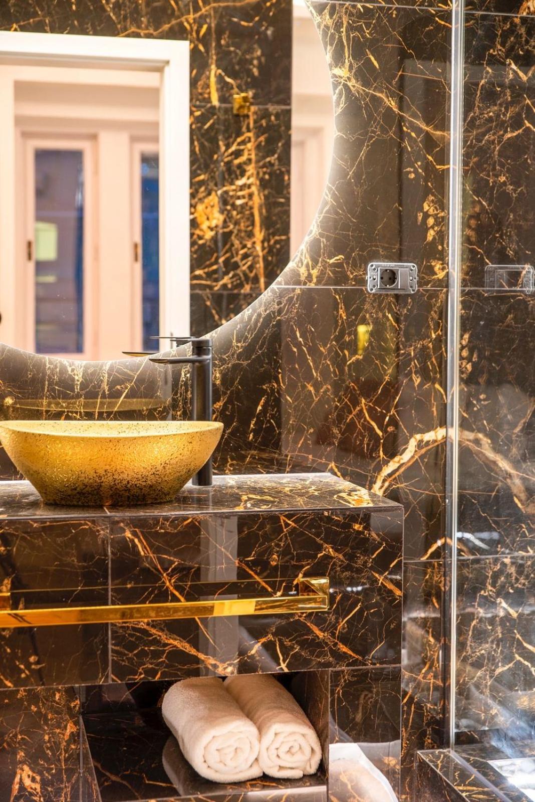 Ferienwohnung Vip Jacuzzi Luxury Budapest Exterior foto